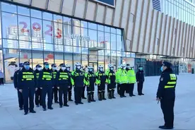 打造严管示范街 衡水城管联合交警开展不文明市容秩序乱象整治图片