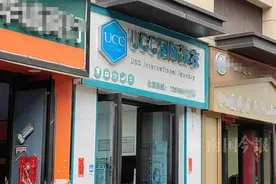 女子投诉数千元大衣被洗成“娃娃衣”，修复后又有新问题！店家回应图片