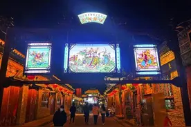 火树银花元夕夜，彩灯万盏熠霞流图片