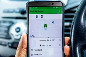 老安卓手机有大用！放一个在车里 车子到哪都能找到图片