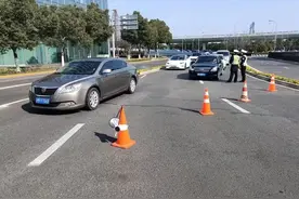 虹桥枢纽迎返程高峰，闵行公安多举措应对！提醒：接送客车可选择这些停车场图片