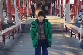 爸爸用希区柯克变焦给孩子拍照，网友：最后一下简直绝了！图片