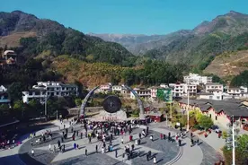 抽水8小时为游客找手机：服务好客人，留下了口碑｜新京报快评图片