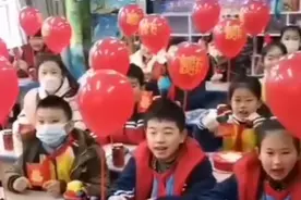 果然视频｜现金、钢笔、本子、试卷……开学第一天小学生喜得红包图片