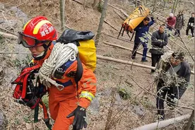 险！男子探险被困洞穴72小时，赤壁消防成功救援图片