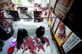 临桂五通镇村民接到大量农民画作订单，迎来新年“开门红”图片