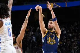 汤普森42分普尔21+12 勇士主场大胜雷霆图片