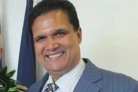 在宣判前，他剪掉了脚踝上的电子脚镣……图片