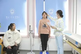 湖南首例成功分离联体双胞胎：术后健康成长14年，妹妹想成为医生图片