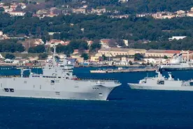 法国海军环球巡航 “避开”南海图片