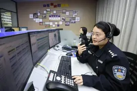 深夜，手机欠费停机，他拨通了110的电话……图片