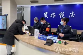 好消息！境外中国公民换领驾照可“委托办”图片