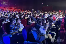 2023年王者荣耀职业联赛春季赛再向观众开放 一票难求背后是电竞赛事产业复苏图片