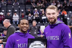 振奋人心！国王晒福克斯和萨博尼斯获得全明星篮球照片图片