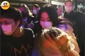 「文青女神」陈绮贞掰了人夫恋3年…热情抱铁粉！　深夜街头聚众不扰邻图片