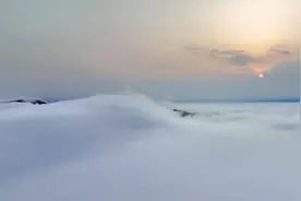 九华山：山峦叠嶂千峰里，云烟深处雾茫茫图片