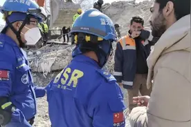 连线土耳其震后提供中文翻译的志愿者：中方救援队员是英雄视频封面