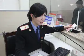 新华全媒+|一位老售票员眼中的春运之变图片