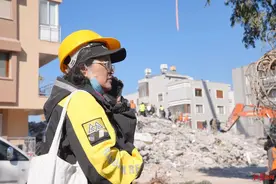 红星现场｜土耳其的中国媳妇冲到灾区当志愿者：真要埋这儿我也认命了图片