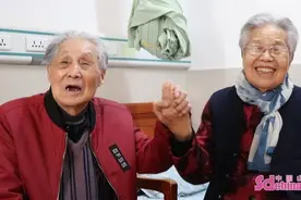 菏泽九旬夫妻的“神仙爱情”，平凡岁月里热烈而汹涌的爱！图片