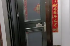 加装门后，他成了被告图片