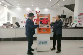 便民！淄博城市社区首台公交卡自助售卡充值机投入使用图片