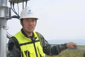 大山里的信号监测员野外生存大挑战：一个人、一条狗、一支队伍图片