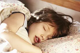 张嘴睡觉真的会“凸嘴”变丑吗？真相是……图片