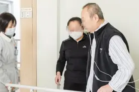 病房里的最后一位新冠重症病人：从死亡边缘被救回图片