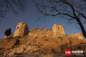 土耳其震区实录⑭｜千年古堡坍塌，居民称地震破坏了文明，也破坏了生活图片