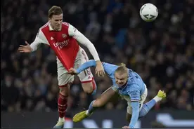 曼城3:1击败阿森纳重夺英超榜首，“蓝月亮”开始发力了图片