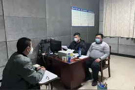 碎屏手机当“9成新”售卖 上海两人薅电商平台羊毛被刑拘图片