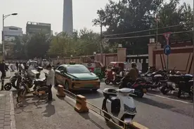 快递车堵了小区门怎么破？街道牵头开会，建“驿站”解难题图片