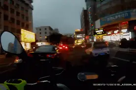 00后女铁骑“咆哮式”开道！网友：抢救生命必须霸气！图片