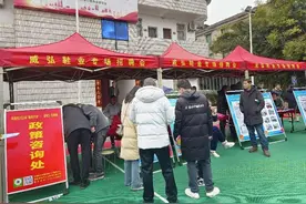 洪湖市黄家口镇开展专场招聘会 送岗到群众家门口图片