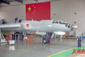 匠心守护“中国战鹰”图片