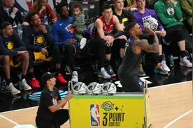 （体育）篮球——NBA全明星：利拉德捧得“三分王”图片