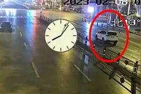 男子开车等红灯时睡着，交警一查不简单！图片