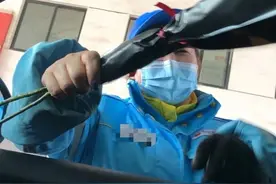 武汉车主被加错油，接下来一幕无数网友点赞图片