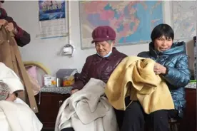 “不想拖累人！”励志大姐身患重病，带残障姐妹们靠手工活揽下“外贸大单”图片