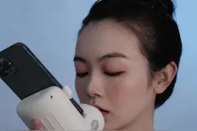 “异地恋接吻神器”原为北电毕业设计作品，创作者：已卖断货，用户多为异国恋图片