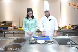 《红领巾爱劳动》网络云课堂⑯丨慢慢练习，你一定能把鱼虾洗干净！图片