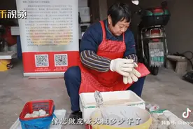 晶莹剔透的皮蛋，这位崇明阿姨一天能做400个图片