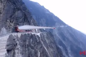 这不是电影特效！悬崖上的“闪转腾挪”：风机叶片运输车连转上百个急弯，一趟运半月图片