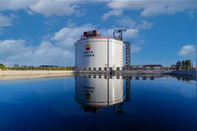 全球首座陆上薄膜型全容罐正式投产使用图片