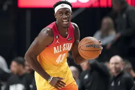 西亚卡姆有望成为猛龙队史首位，赛季场均25+5+5的球员图片