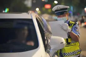 致敬最美平安四川建设者①|辅警符杰：血染警服勇斗持刀歹徒图片