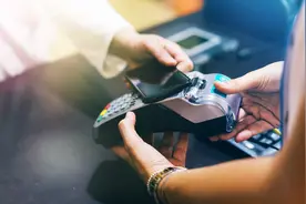 日均限额5000元，银行规避风险也需方便民众 | 新京报快评图片