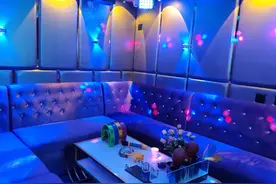 00后KTV必点曲被热议，这届年轻人还没抛弃KTV？图片