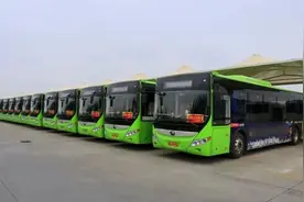 城市公交“停运”难局：车少居民不满，车多企业“喊冤”图片